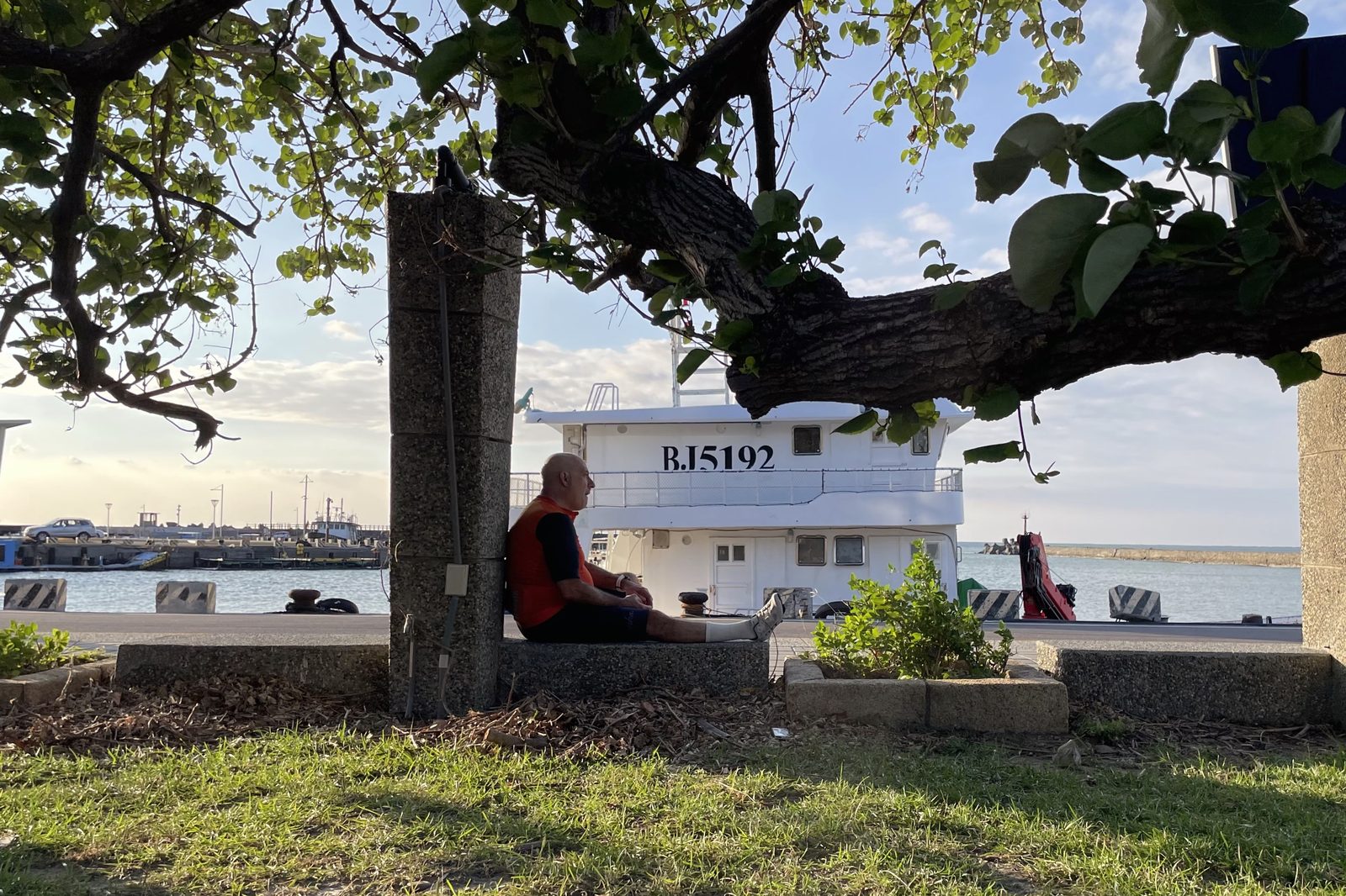 A quiet break beside a docked fishing boat
