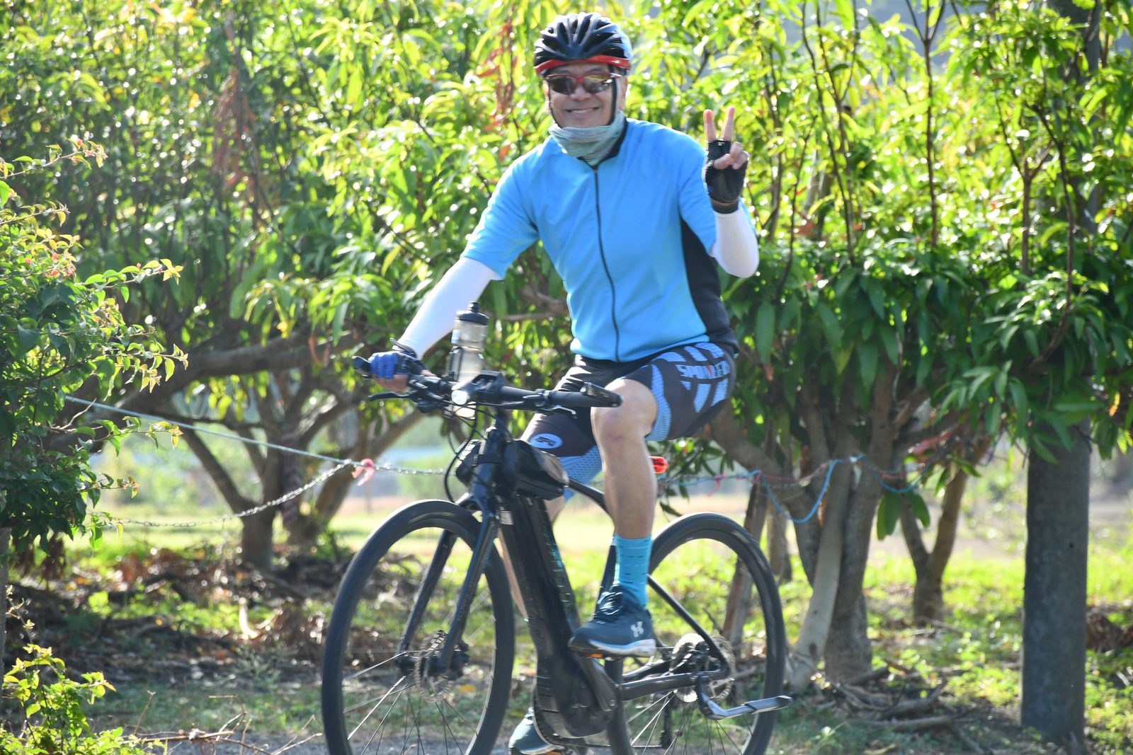 Another balancing act among the mango trees