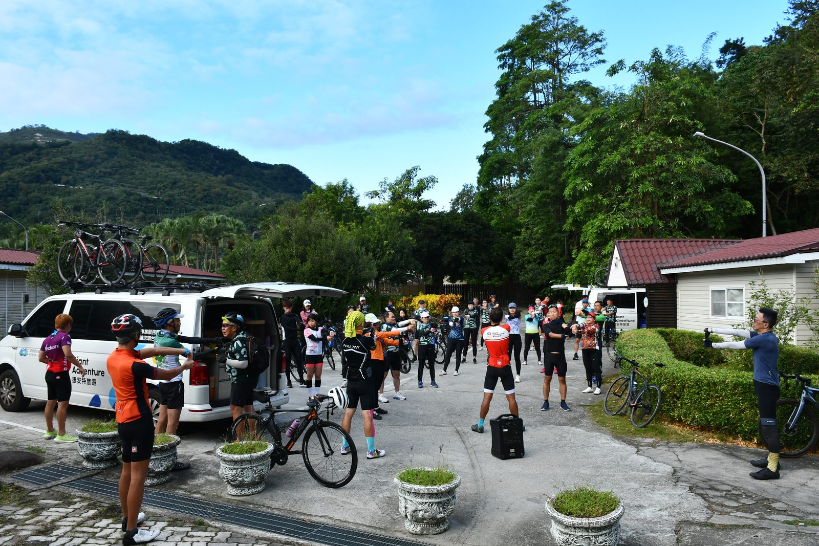 A bigger stretch circle with support vans behind