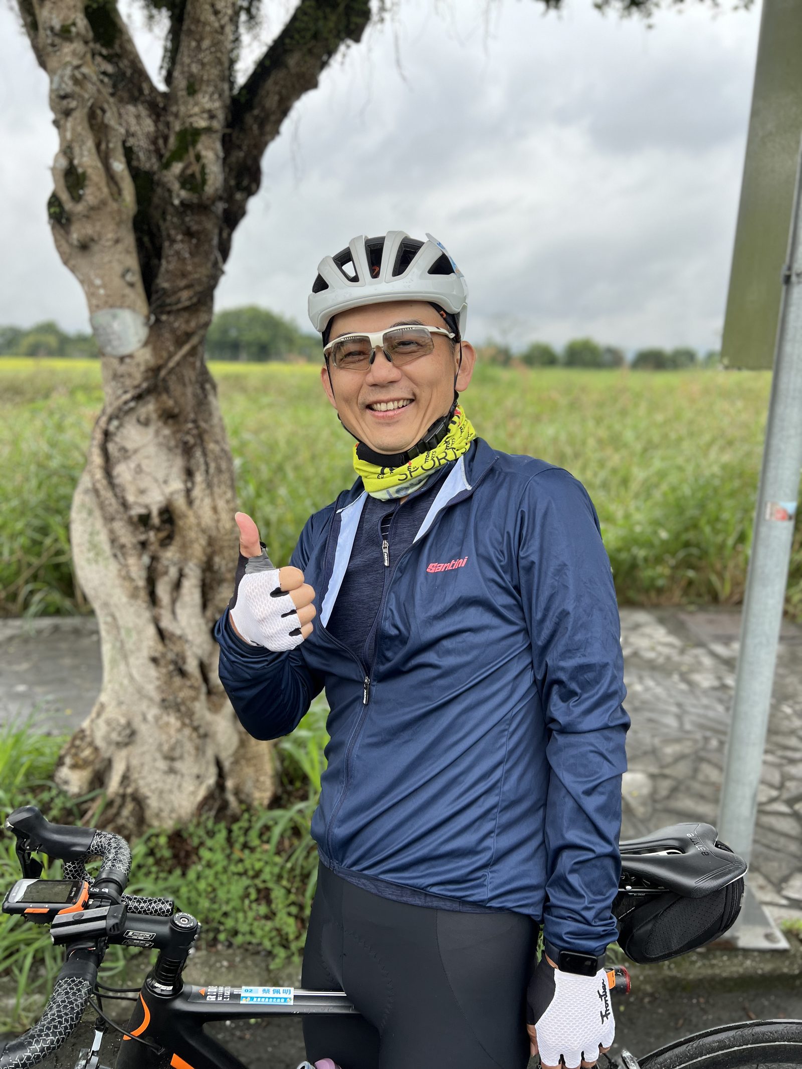 A thumbs up beside the rice fields