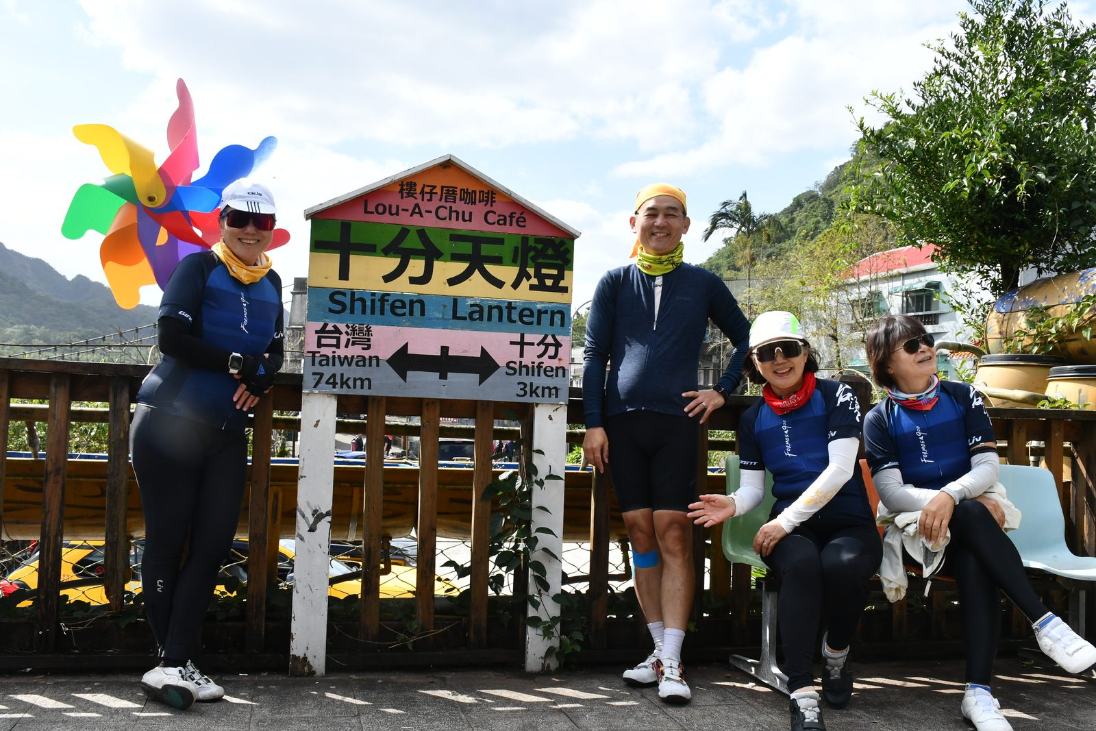 The group gathered at the Shifen Lantern sign